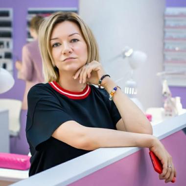 Какую купить франшизу? Каталог франшиз представляет: Франшиза студии маникюра и педикюра 4hands