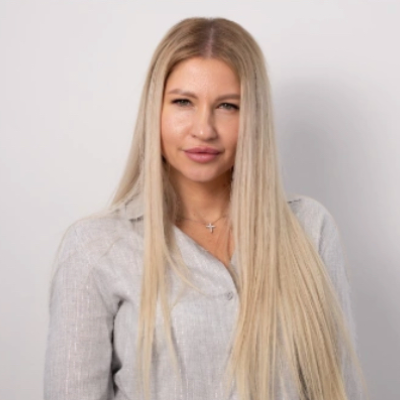 Алена Саватеева, основатель